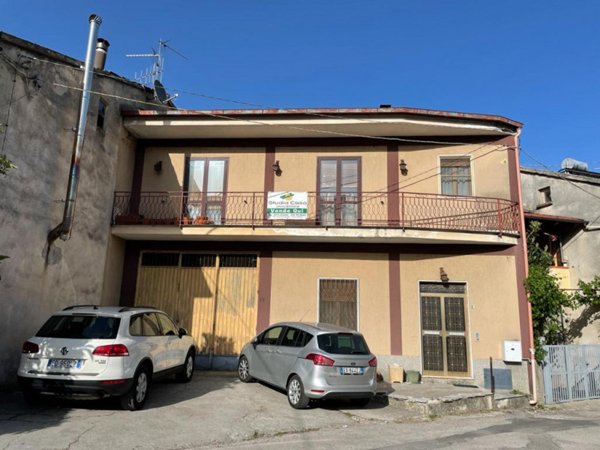 casa indipendente in vendita a Paterno