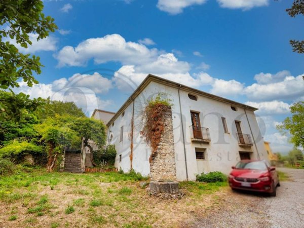 casale in vendita a Paterno