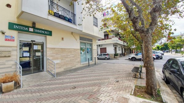 locale commerciale in vendita a Bernalda