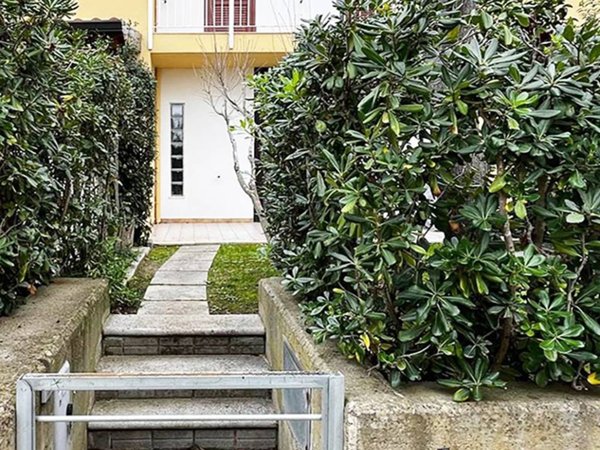 casa indipendente in vendita a Bernalda in zona Metaponto