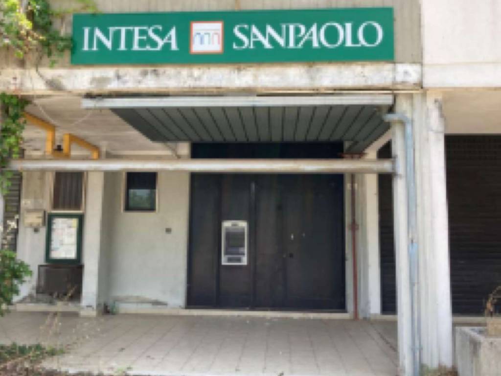 negozio in vendita a Bernalda in zona Metaponto
