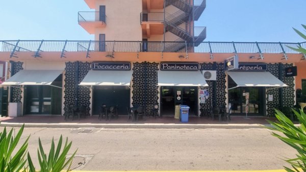 negozio in vendita a Bernalda in zona Metaponto