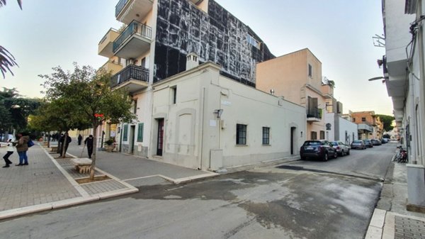 locale commerciale in vendita a Bernalda