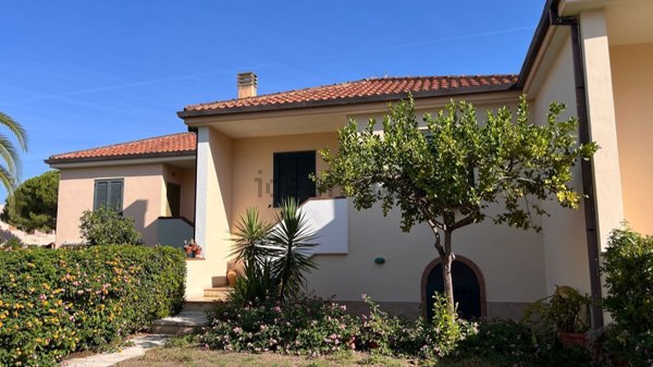 casa indipendente in vendita a Bernalda in zona Metaponto