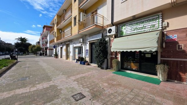 locale commerciale in vendita a Bernalda
