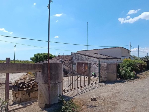 terreno in vendita a Bernalda in zona Metaponto