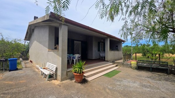 casa indipendente in vendita a Bernalda