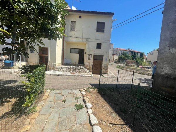 casa indipendente in vendita a Grassano