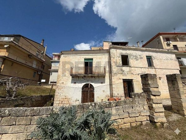 casa indipendente in vendita a Grassano