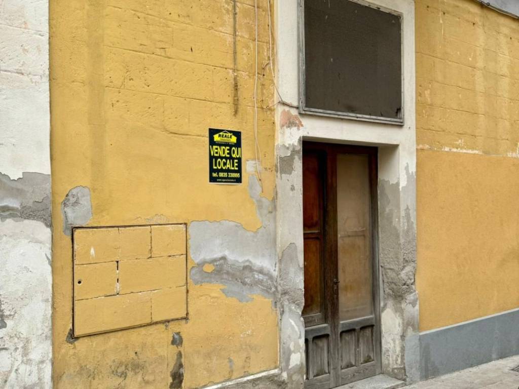 negozio in vendita a Matera