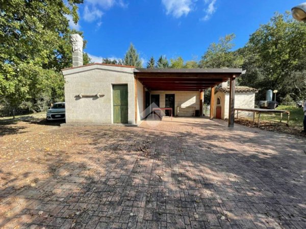 casa indipendente in vendita a Matera in zona Rione Piccianello