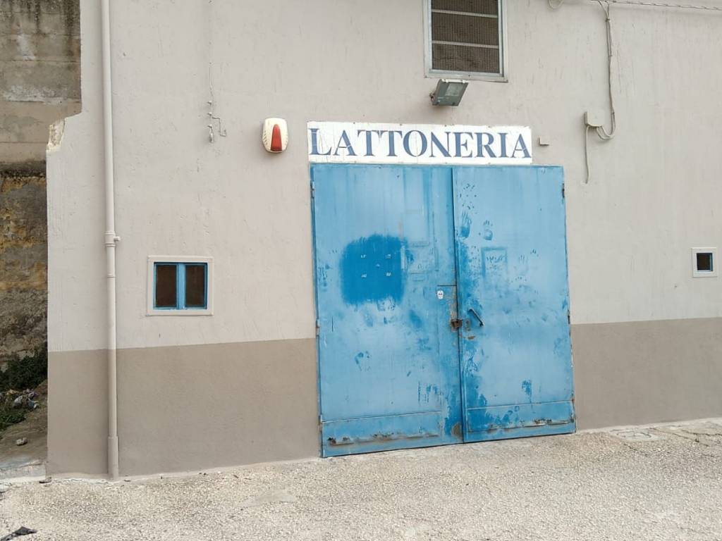 locale commerciale in vendita a Matera