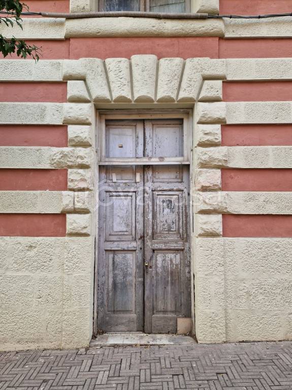 negozio in vendita a Matera