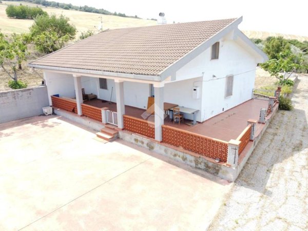 casa indipendente in vendita a Matera in zona Rione Piccianello