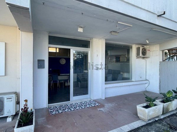 locale commerciale in vendita a Matera in zona Rione Spine Bianche