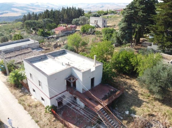 intera palazzina in vendita a Matera in zona Rione Piccianello