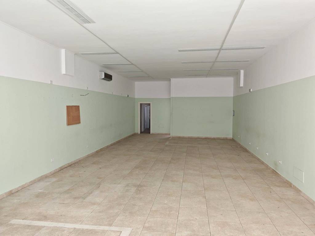 negozio in vendita a Matera in zona Centro Città