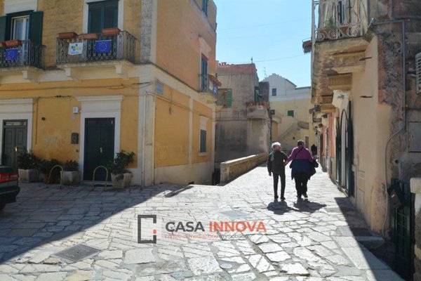 negozio in vendita a Matera in zona Centro Città