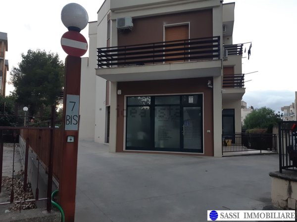 locale commerciale in vendita a Matera in zona Rione Spine Bianche
