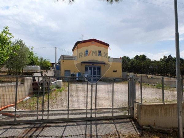 casa indipendente in vendita a Matera in zona Rione Serra Rifusa