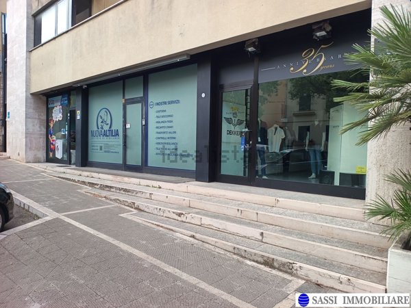 locale commerciale in vendita a Matera in zona Rione Piccianello