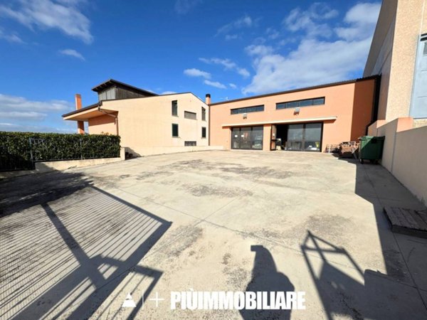 locale commerciale in vendita a Matera