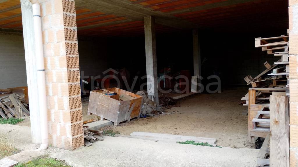 locale commerciale in vendita a Matera