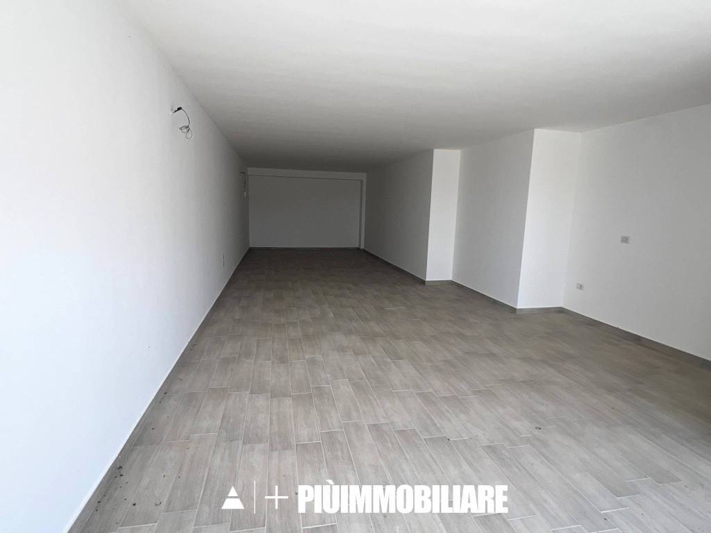 locale commerciale in vendita a Matera