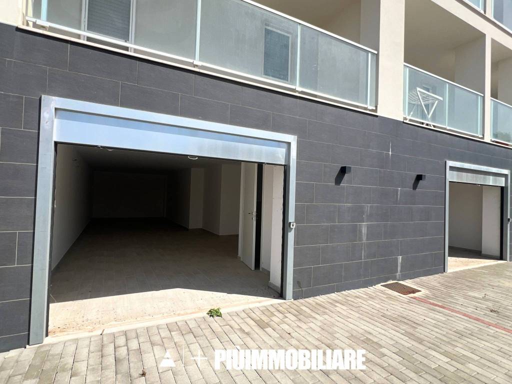 locale commerciale in vendita a Matera