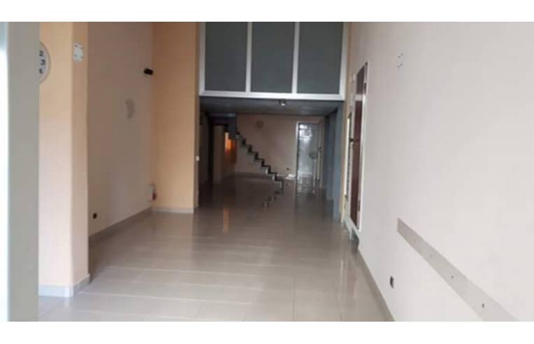 locale commerciale in vendita a Matera in zona Rione Spine Bianche