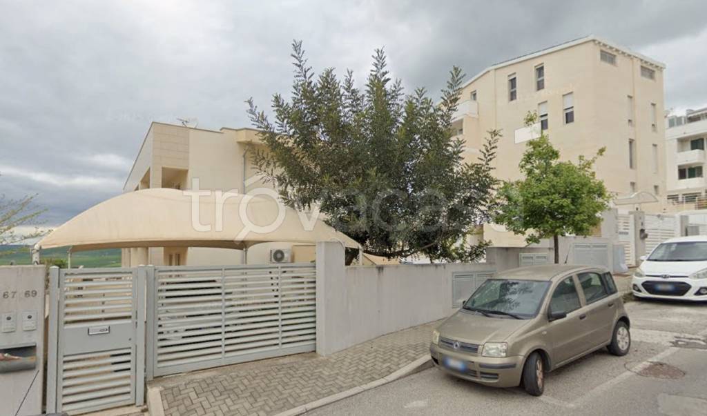 casa indipendente in vendita a Matera in zona Rione Serra Rifusa
