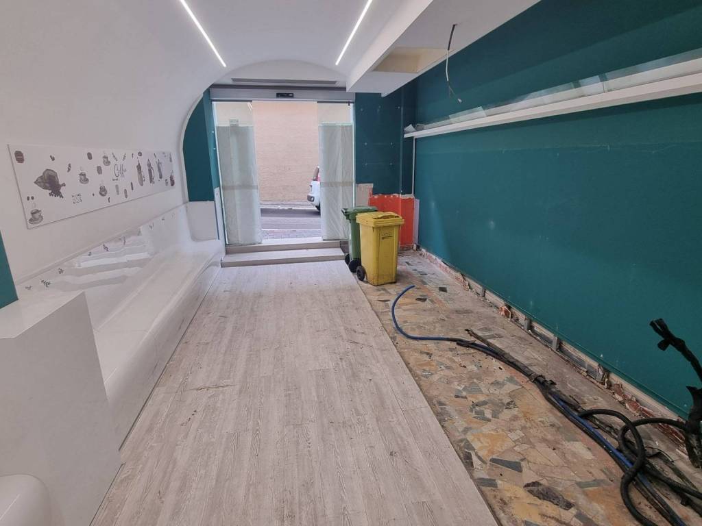 negozio in vendita a Matera