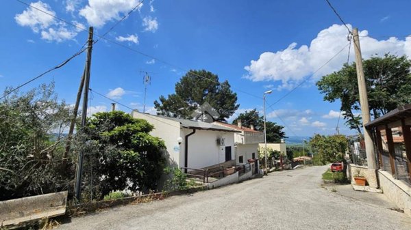 casa indipendente in vendita a Matera in zona Rione Piccianello