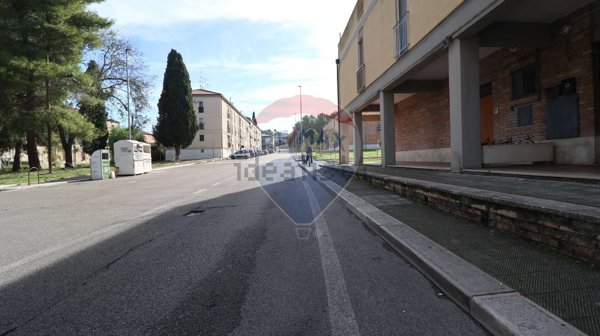 locale commerciale in vendita a Matera in zona Rione Spine Bianche