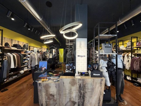 negozio in vendita a Matera