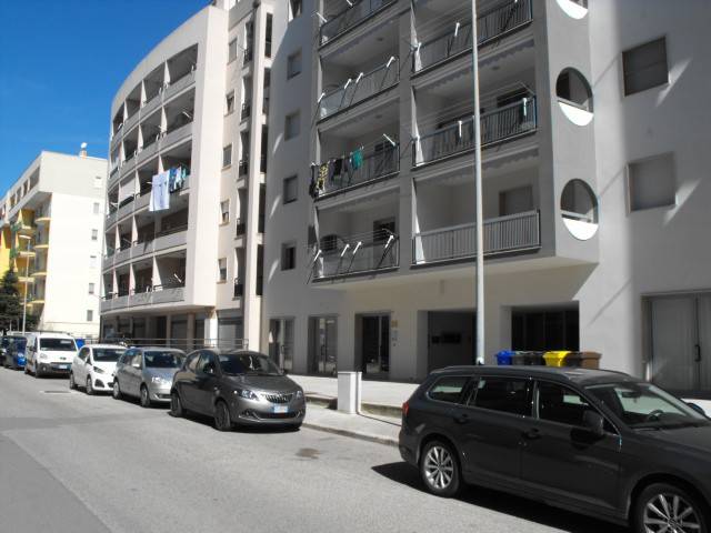 negozio in vendita a Matera