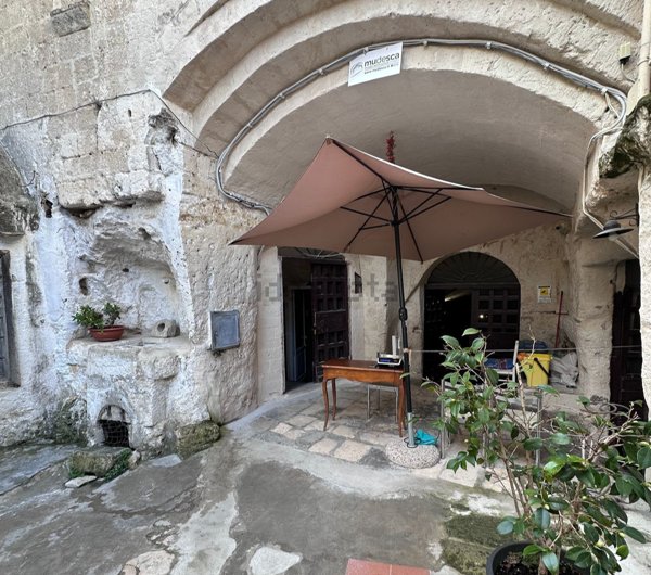 locale commerciale in vendita a Matera
