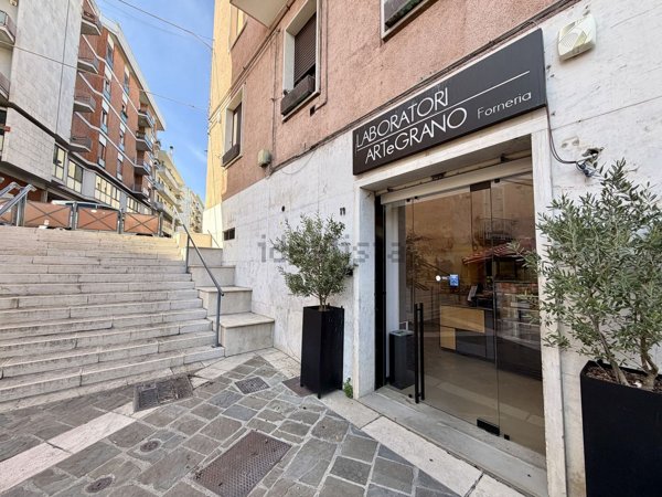 locale commerciale in vendita a Matera in zona Centro Città