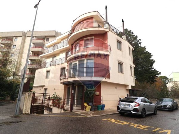 casa indipendente in vendita a Matera in zona Rione Platani