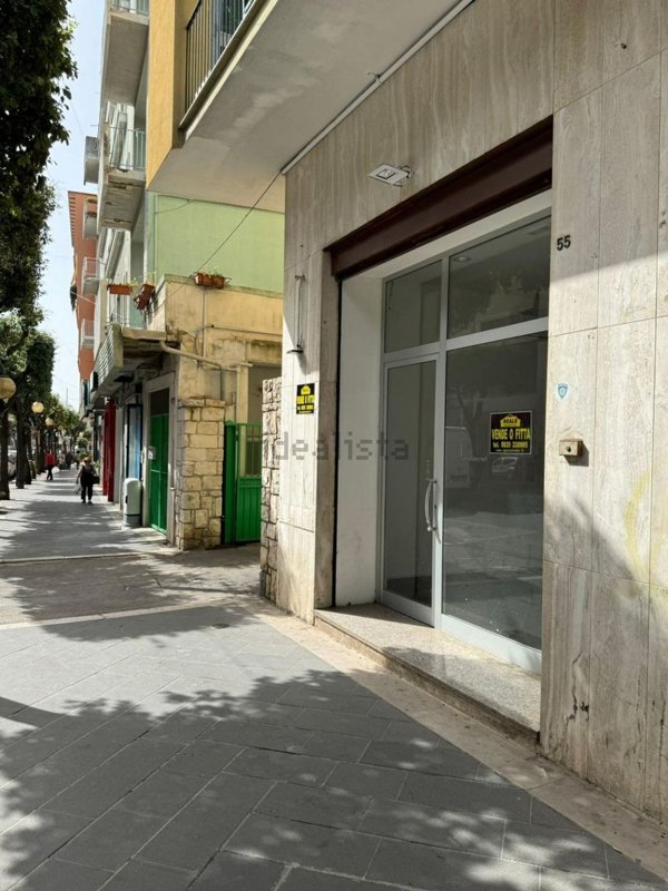 locale commerciale in vendita a Matera in zona Centro Città