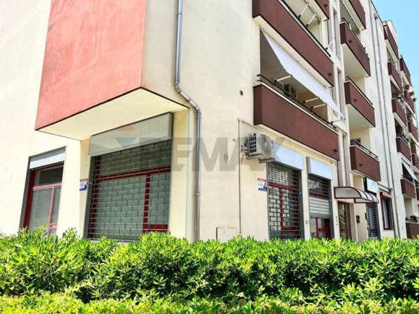 negozio in vendita a Matera