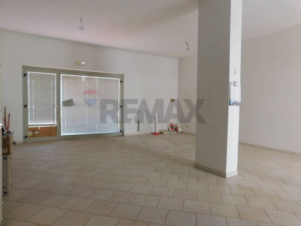 locale commerciale in vendita a Matera in zona La Martella