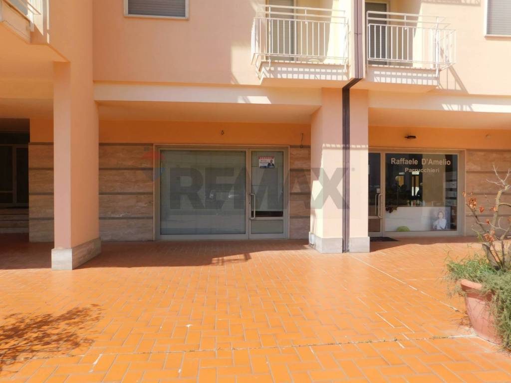 locale commerciale in vendita a Matera in zona La Martella