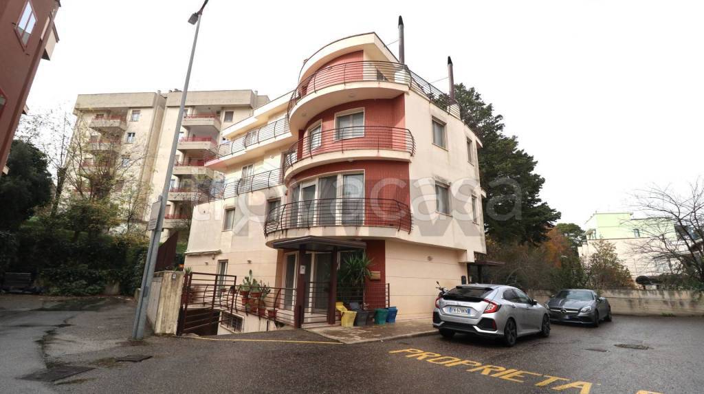 casa indipendente in vendita a Matera in zona Rione Platani