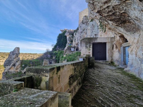 negozio in vendita a Matera