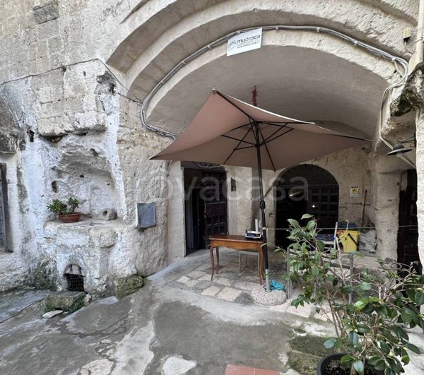 negozio in vendita a Matera