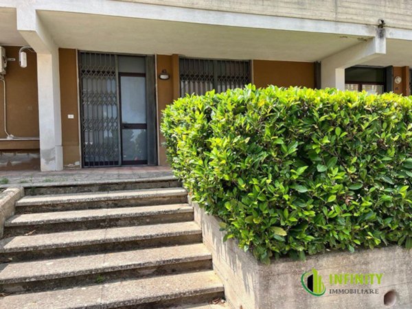 locale commerciale in vendita a Matera