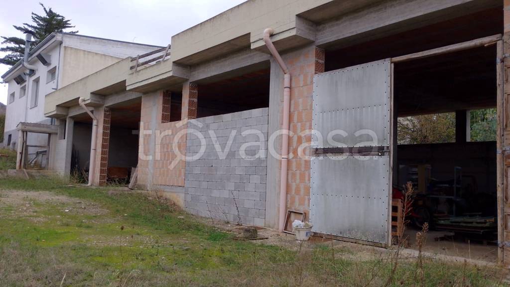 locale commerciale in vendita a Matera