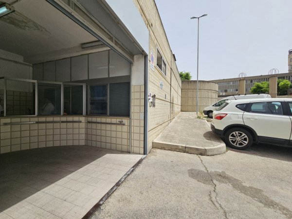 locale commerciale in vendita a Matera