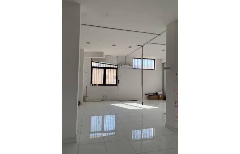 locale commerciale in vendita a Matera